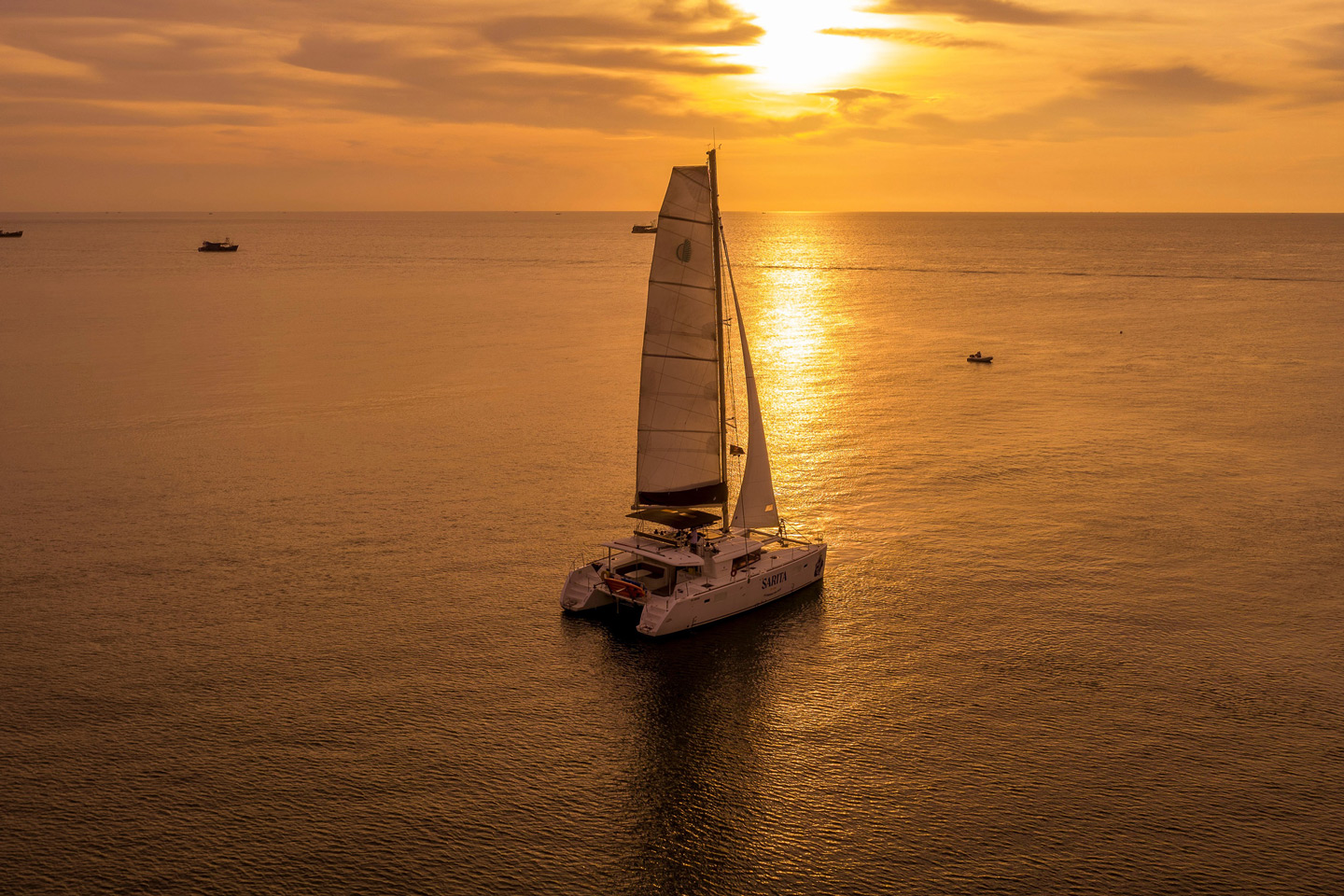 Sarita Catamaran Sonnenuntergang